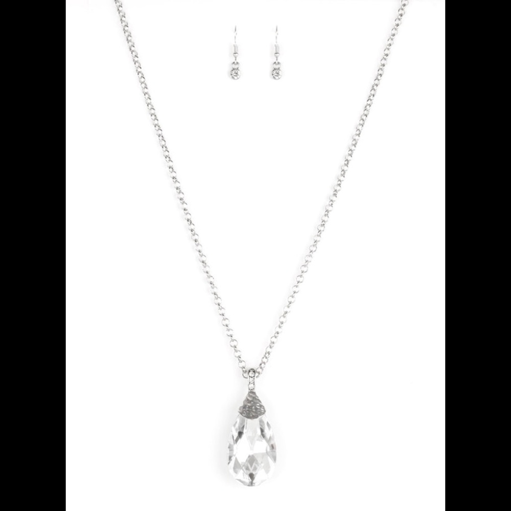 Paparazzi Blockbuster Necklace - Spellbinding Sparkle - White